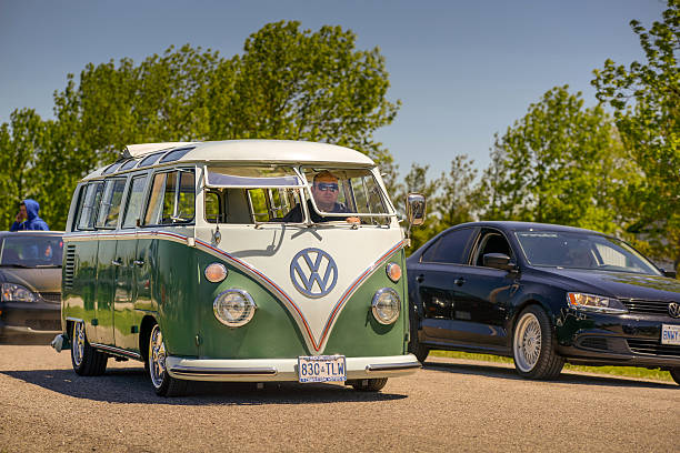 aderente per il weekend a toronto - vehicle door vintage car collectors car sedan foto e immagini stock