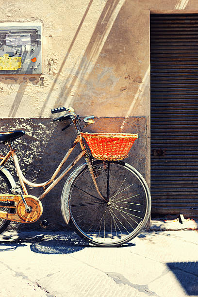 istock Old bicycle with a basket against the wall advertisement 469908072