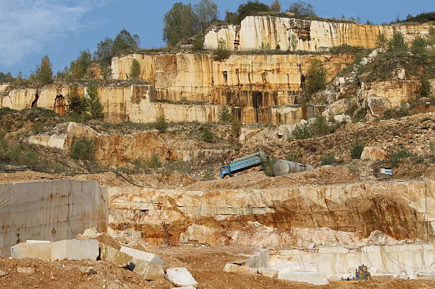 kamieniołom - rock quarry zdjęcia i obrazy z banku zdjęć