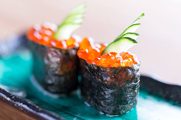 いくら-sushi - 回転寿司 ストックフォトと画像