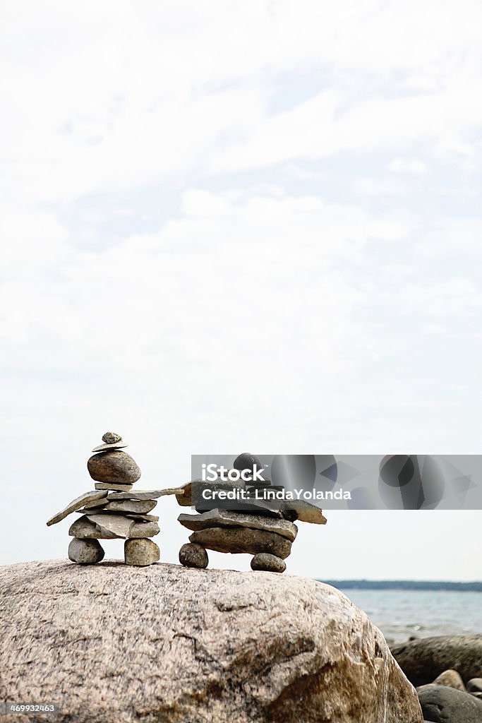 Inuksuit en la playa - Foto de stock de Agua libre de derechos