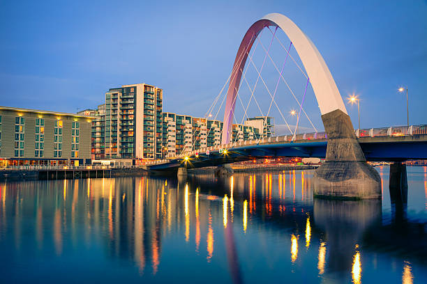 Squinty Bridge, Glasgow The Finnieston Bridge over the River Clyde in Glasgow - also known as the Clyde Arc and, less formally, the "Squinty Bridge" - at night. clyde river stock pictures, royalty-free photos & images
