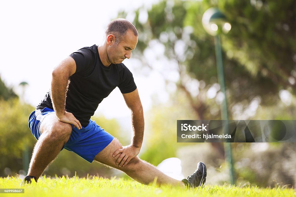 Hombre de ejercicio - Foto de stock de Hombres maduros libre de derechos