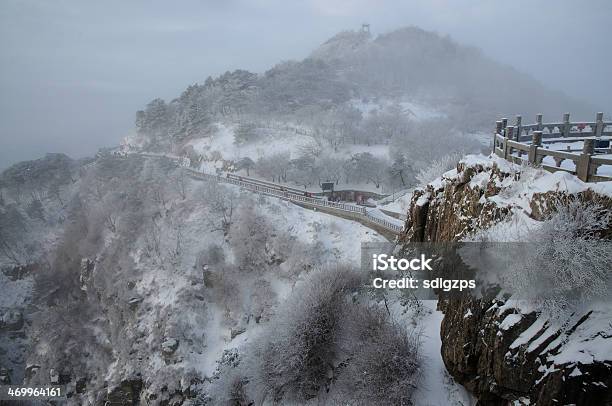 Taishan En La Nieve Foto de stock y más banco de imágenes de Aire libre - Aire libre, Anticuado, Antiguo