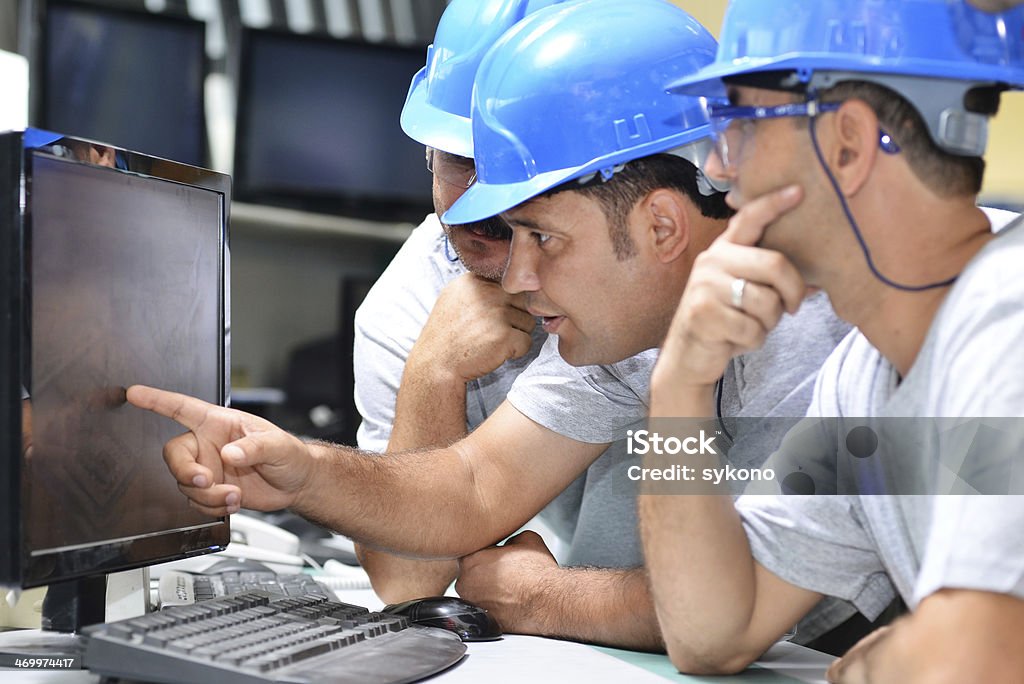 Arbeitnehmer, die Fabrik-Karte - Lizenzfrei Helm Stock-Foto