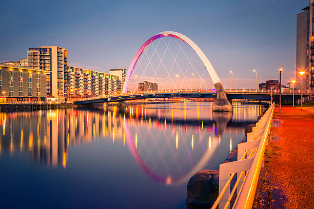 Squinty Bridge, Glasgow The Finnieston Bridge over the River Clyde in Glasgow - also known as the Clyde Arc and, less formally, the "Squinty Bridge" - at night. clyde river stock pictures, royalty-free photos & images