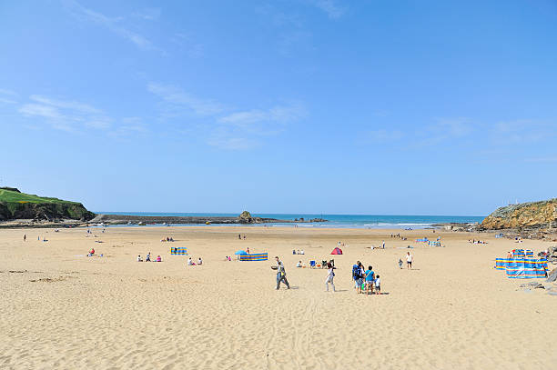 plage de bude en cornouailles, angleterre, royaume-uni - bude photos et images de collection