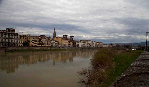 florença do outro ângulo. - italy florence italy bridge tuscany imagens e fotografias de stock