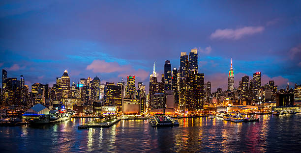 istock Midtown Manhattan skyline during Christmas time (panorama) - II 469995569