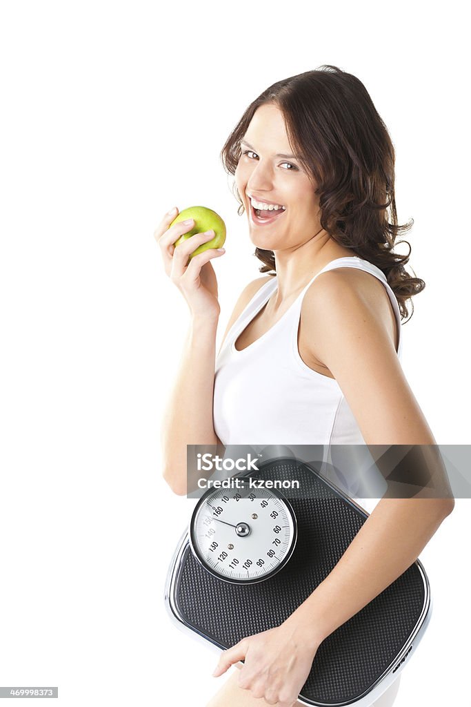 Mujer joven con la escala de acuerdo con su brazo y manzana - Foto de stock de Adulto libre de derechos