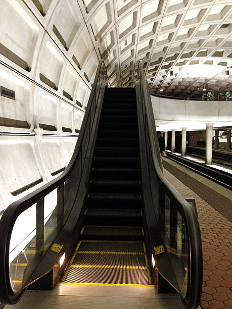 washington estação de metro - vertical washington dc usa station imagens e fotografias de stock