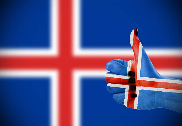 bandiera dell'islanda, a femmina s mano - iceland flag ethnicity identity foto e immagini stock