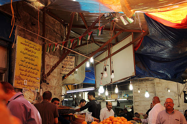 mercato nel centro di amman - jordan amman market people foto e immagini stock