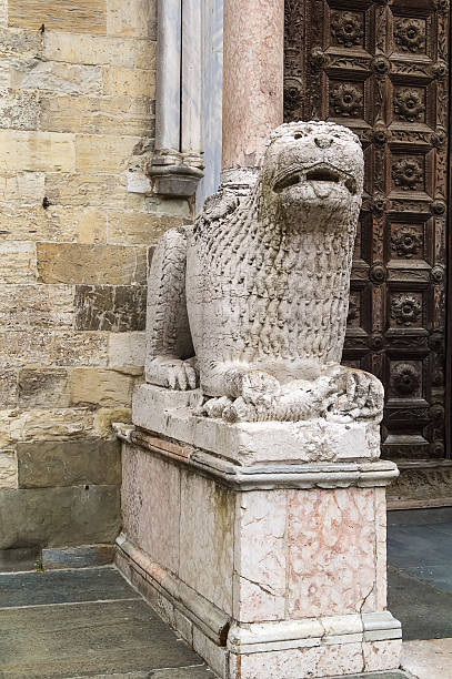 istock statue of a lion, Psrma 470027670
