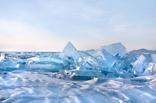 冬ます。氷の表面のバイカル湖ます。 - ice crystal textured ice winter ストックフォトと画像