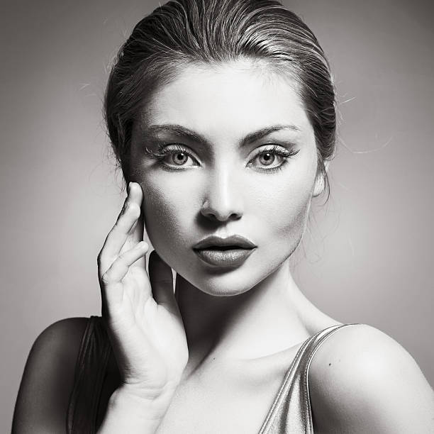 istock Black&white portrait of a young lady 470043908