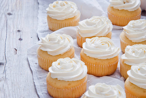 Vanilla Cupcakes Vanilla Cupcakes icing stock pictures, royalty-free photos & images