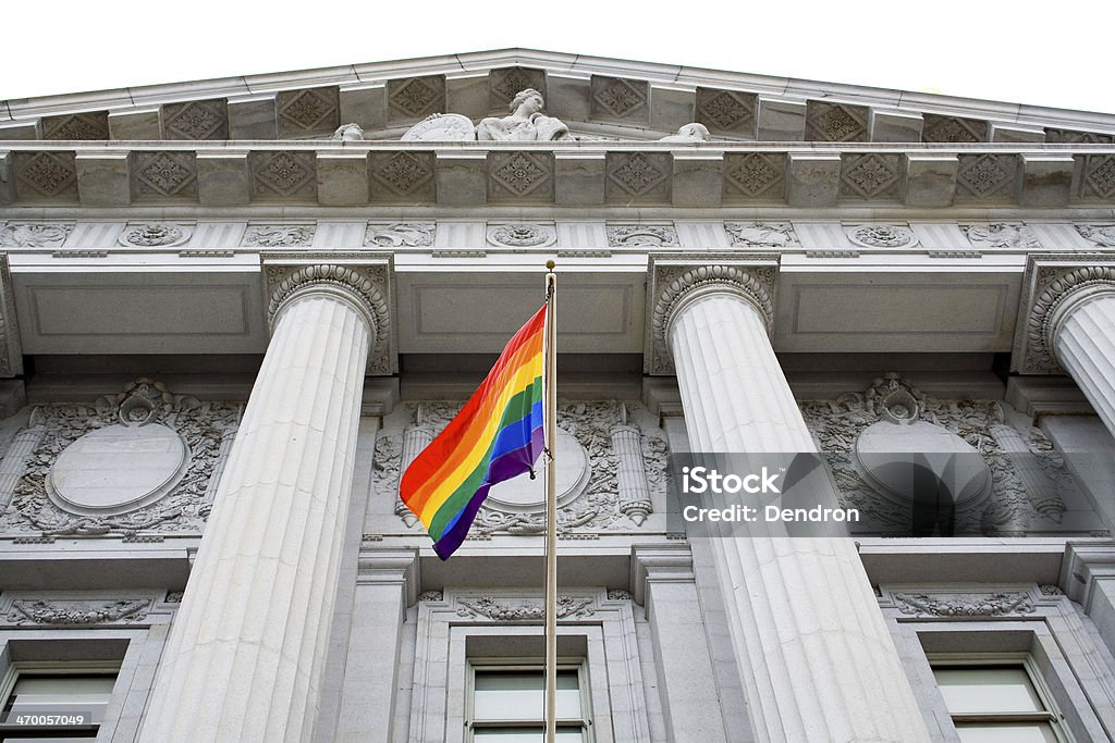 Pride-Flagge im city hall - Lizenzfrei LGBTQI-Rechte Stock-Foto