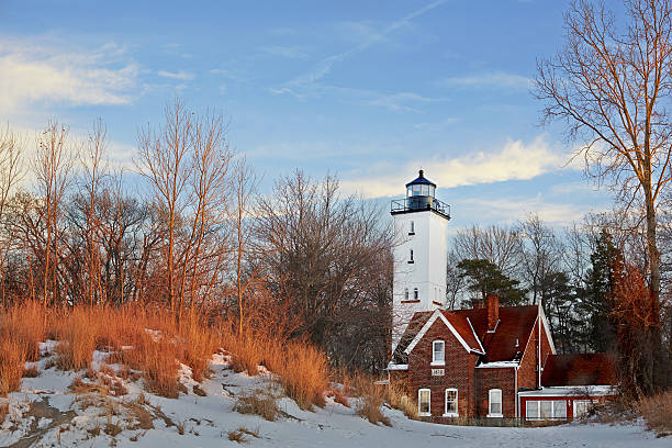 Lighthouse Winter sunset on lake Erie, Presque Isle Lighthouse lake erie stock pictures, royalty-free photos & images