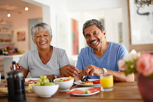 pierwsze zdrowy początek dnia - retirement senior adult breakfast active seniors zdjęcia i obrazy z banku zdjęć