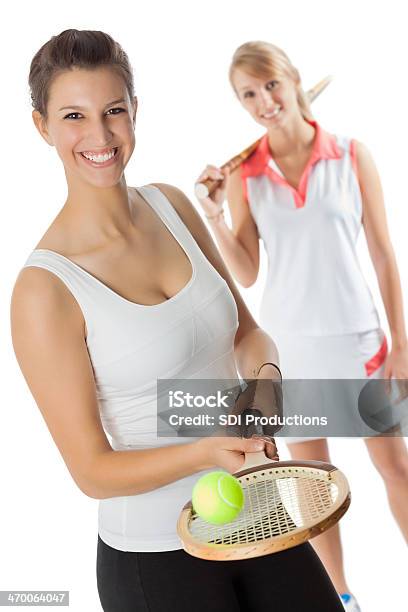 스튜디오 슛 두 여성 테니스 선수들이 With Gear 사람들에 대한 스톡 사진 및 기타 이미지 - 사람들, 사진-이미지, 세로-구도