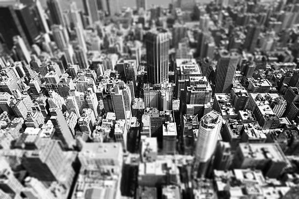 vista aérea de manhattan - new york city black and white city looking at view - fotografias e filmes do acervo