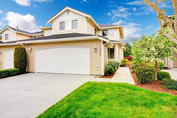 istock Backyard with garage and picturesque curb appeal 470078951