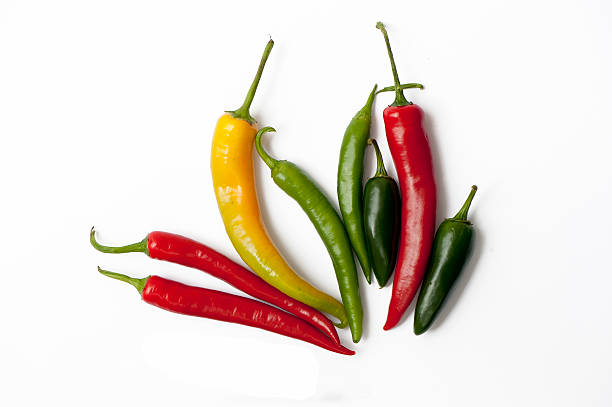 mezclar de nuevos hot chili peppers - mixed pepper fotografías e imágenes de stock