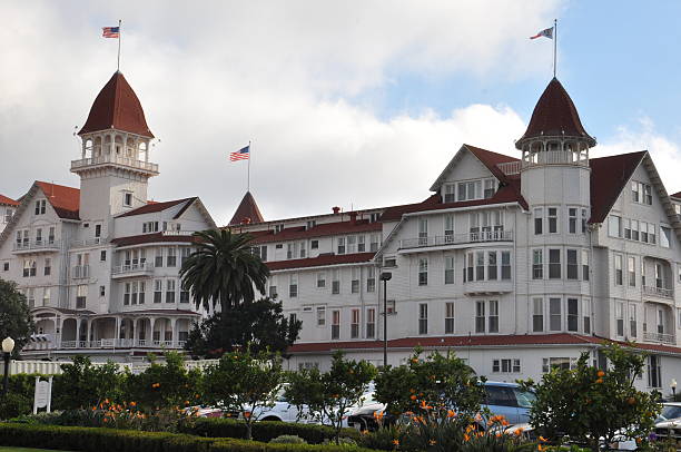 das hotel del coronado in coronado, in der nähe von san diego in kalifornien - hotel del coronado stock-fotos und bilder