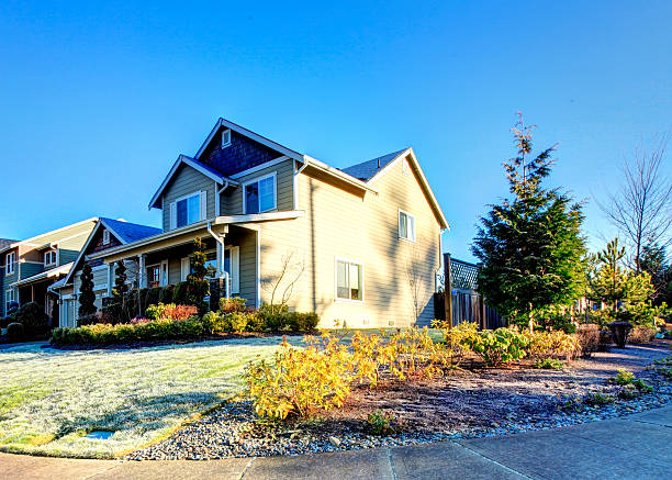 istock Classic siding house with colomn porch 470155371
