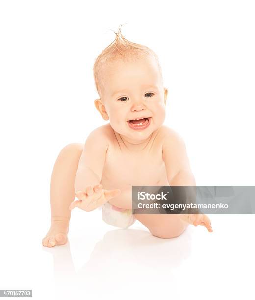 Hermoso Bebé Feliz Aislado En Pañales Foto de stock y más banco de imágenes de Bebé - Bebé, Pañal, Alegre