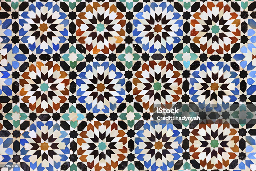 Арабский мозаика на Али Бен Юсеф Медресе в Марракеше, Марокко - Стоковые фото Мавританский роялти-фри