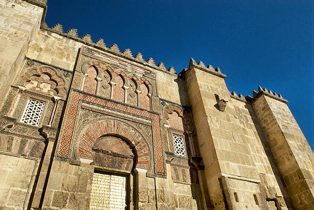 mezquita muro de fortaleza - mosque europe part of day - fotografias e filmes do acervo