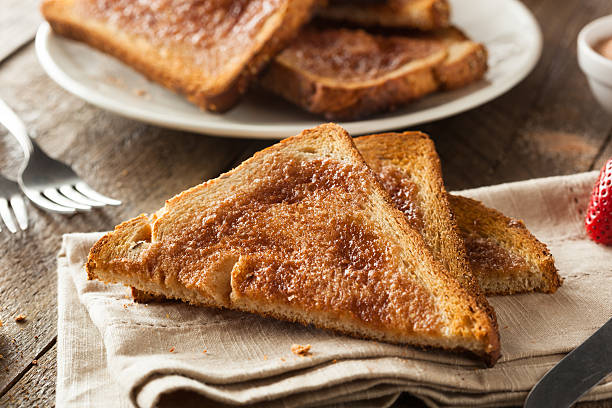 azúcar y canela pan tostado casero - french toast toast butter breakfast fotografías e imágenes de stock