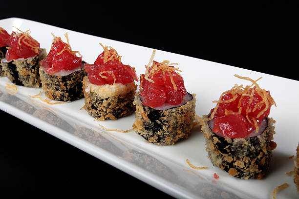gericht der japanischen küche - sashimi sushi salad sea stock-fotos und bilder