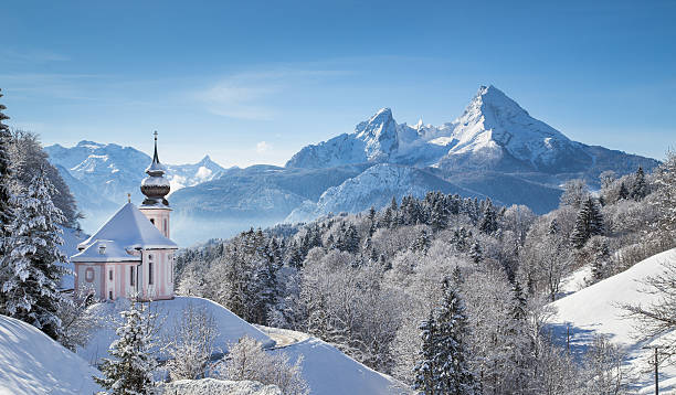 idílica invierno paisaje de los alpes con peregrinación church - bavaria austria blue celebration fotografías e imágenes de stock