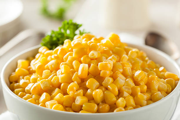 organic żółty kukurydza na parze - corn on the cob corn cooked boiled zdjęcia i obrazy z banku zdjęć