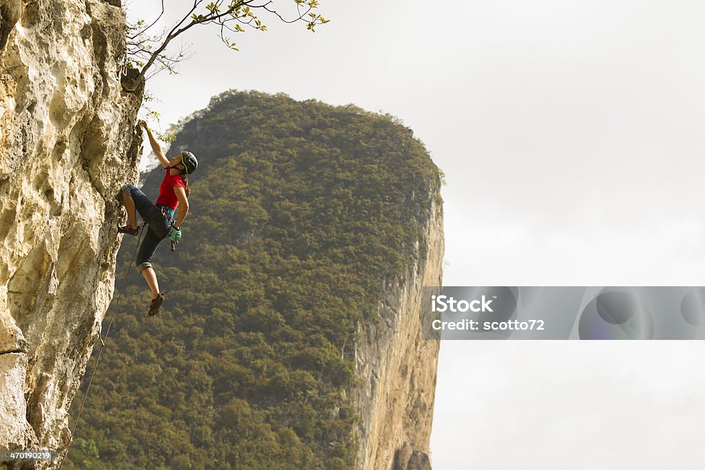 Frau rockclimbing in China - Lizenzfrei Abenteuer Stock-Foto