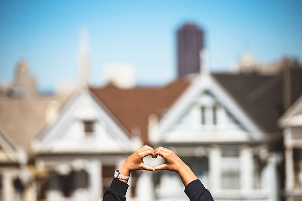 forma di cuore da alamo square-san francisco - san francisco county san francisco bay area house painted ladies foto e immagini stock