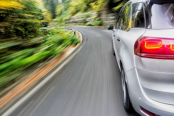 conduzir um carro - swerving imagens e fotografias de stock