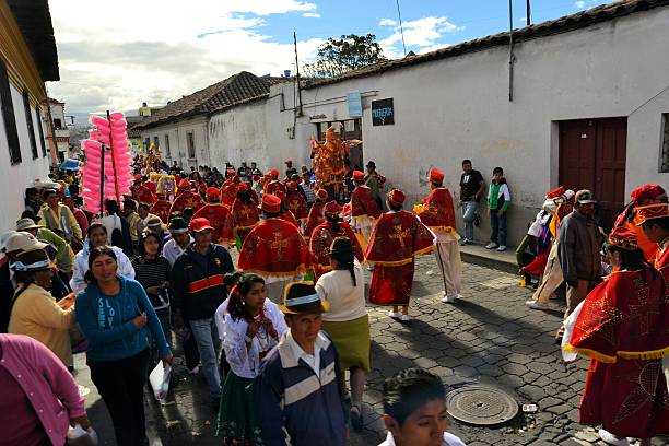 desfile durante la fiesta de la mama negra festival tradicional - indigineous - fotografias e filmes do acervo