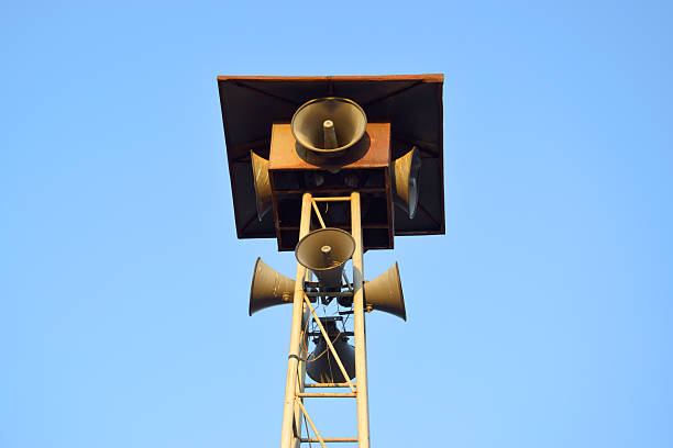 diffusion tower_2 avec haut-parleur - post horn photos et images de collection