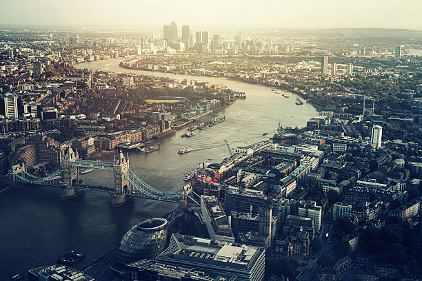 blick auf london - london england canary wharf skyline cityscape stock-fotos und bilder