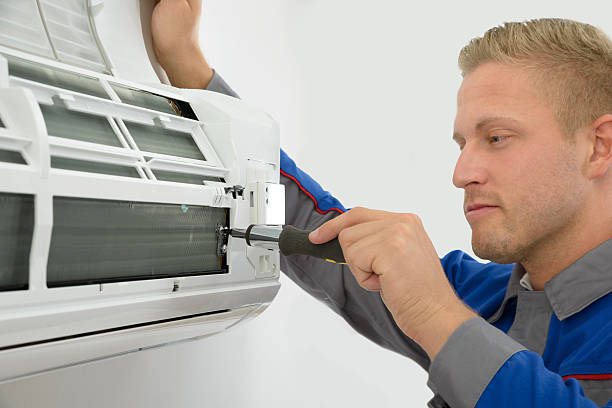 istock Technician Repairing Air Conditioner 470237150