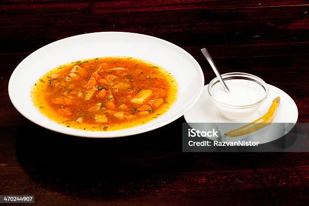 Rindfleisch Serviert Kalte Suppe Aus Weiß Und Creme Fraíche Stockfoto und mehr Bilder von Chili-Schote