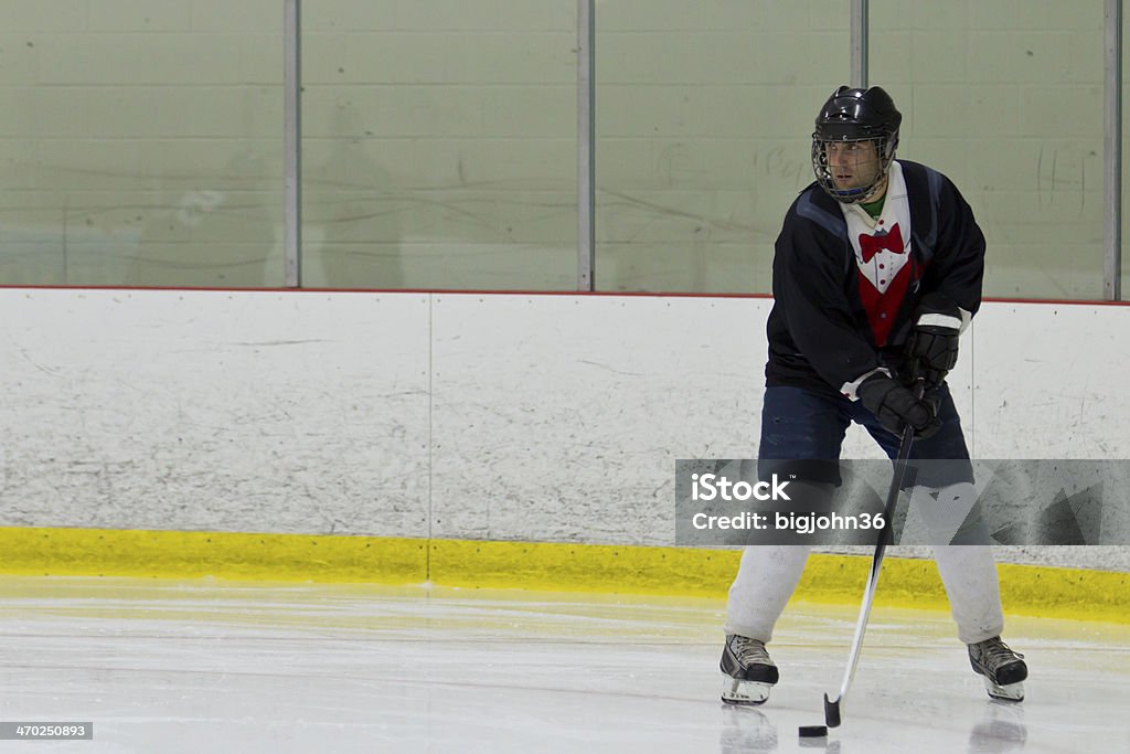 Joueur lors d'un match de Hockey sur glace - Photo de Activité de loisirs libre de droits