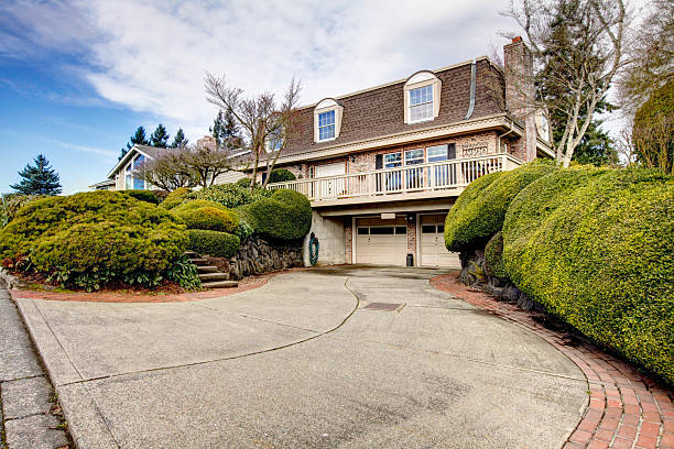 istock Big classic house with a balcony and arch windows 470291351