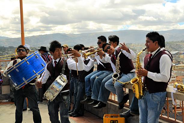 músicos tocando no la fiesta de la mama negra tradicional - indigineous - fotografias e filmes do acervo