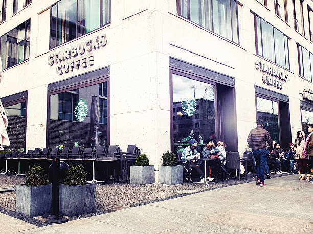 starbucks coffee shop - starbucks sign coffee seattle fotografías e imágenes de stock