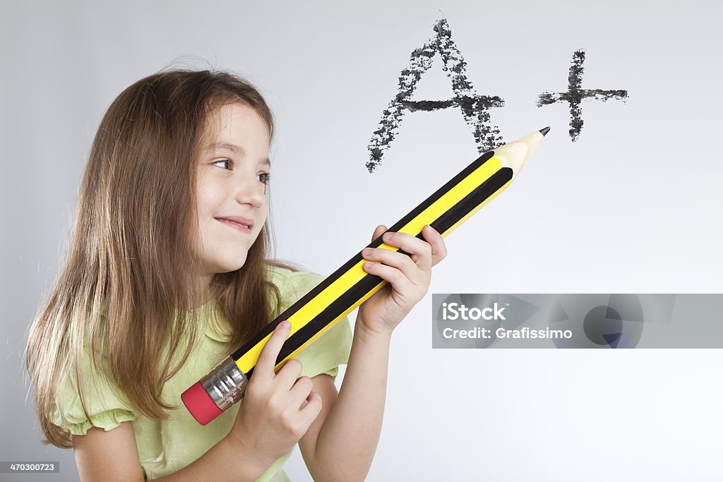 Rapariga Loira escrevendo com lápis de gigante - Royalty-free 4-5 Anos Foto de stock